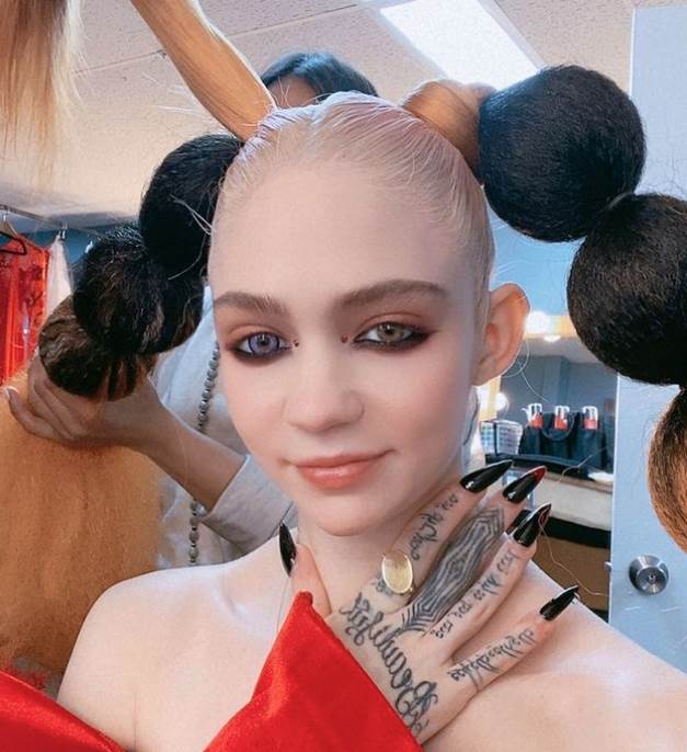 ilon mask devojka grajms tetovaza ledja instagram foto