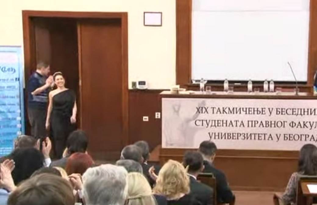 Jovana Jeremić bez fotošopa