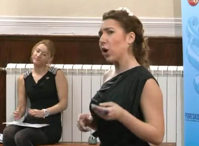 Jovana Jeremić vodi Jutarnji u miniću