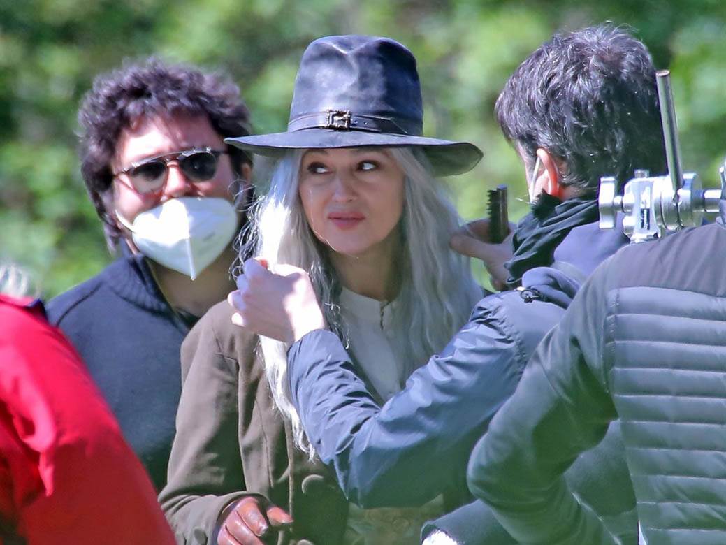 monika beluci film la befana kostim vestica fotografije