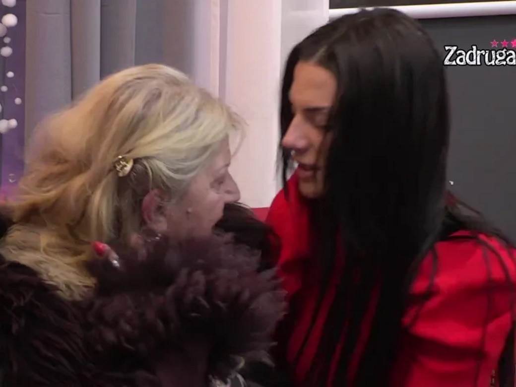 Tara Simov trudna pokazala partnera