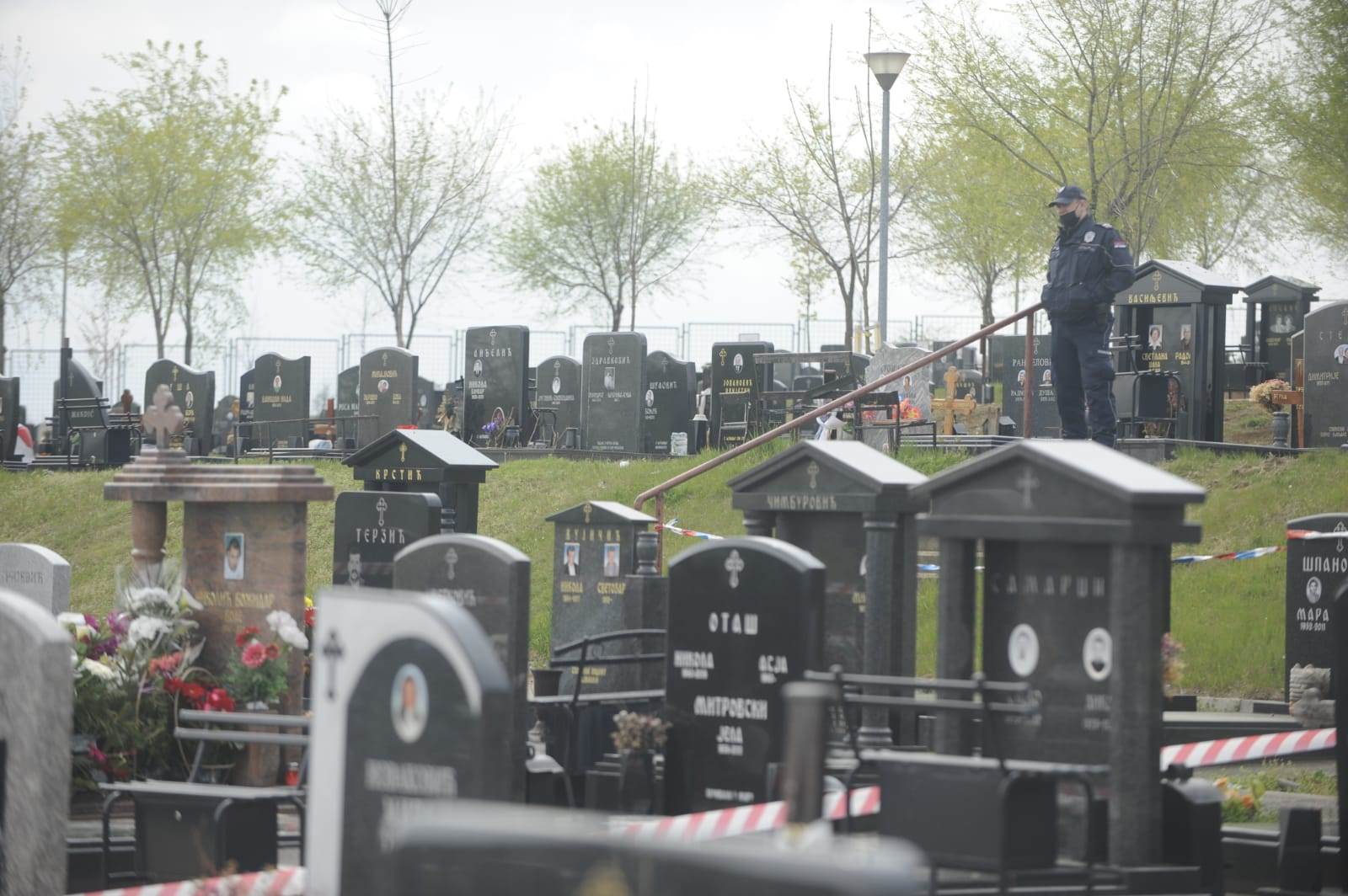 beograd groblje pucnjava lesce ranjen mladic tokom parastosa detalji