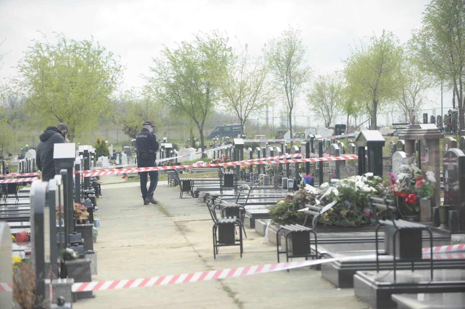 beograd groblje pucnjava lesce ranjen mladic tokom parastosa detalji