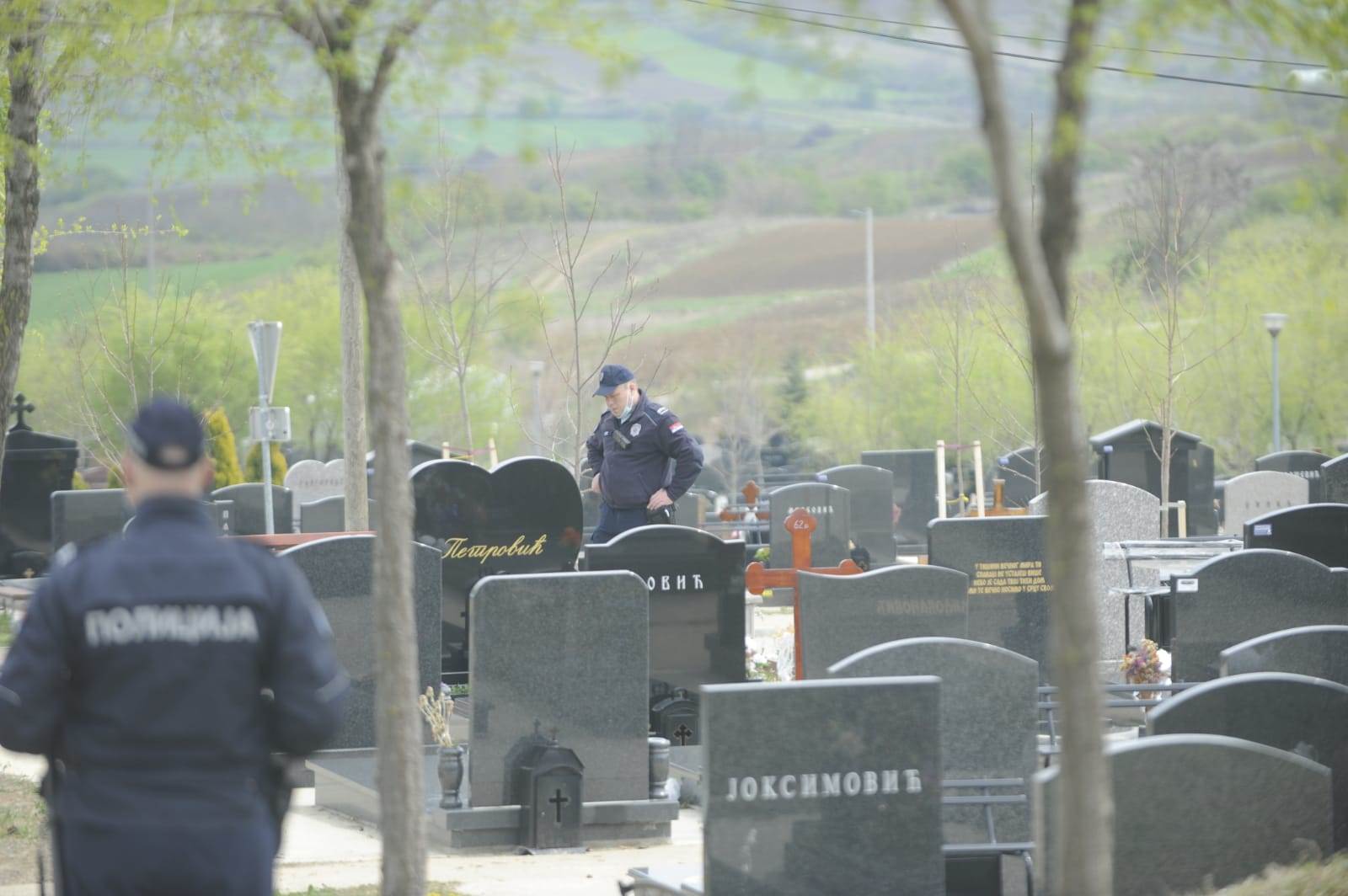 beograd groblje pucnjava lesce ranjen mladic tokom parastosa detalji