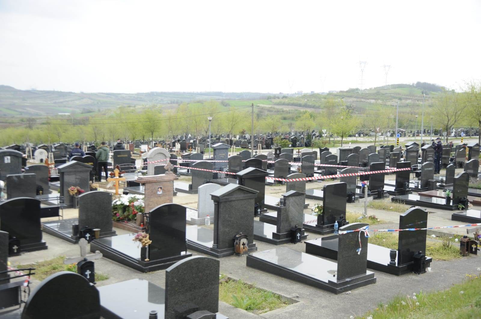 beograd groblje pucnjava lesce ranjen mladic tokom parastosa detalji