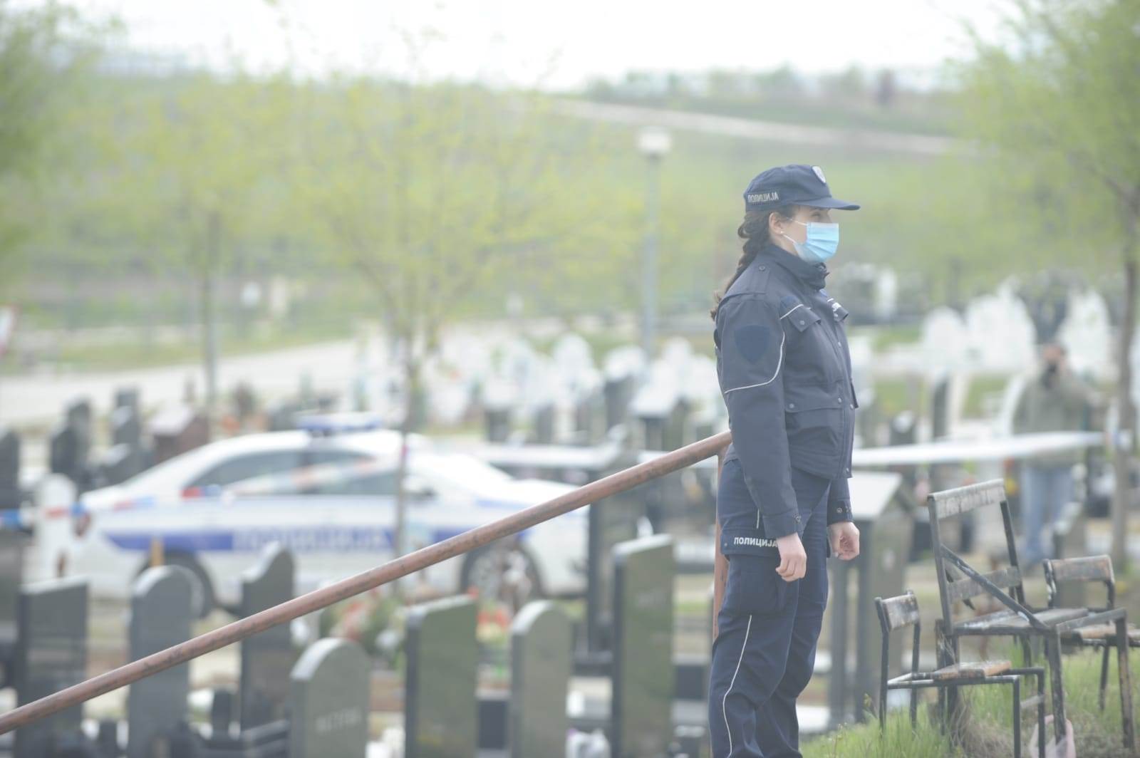 beograd groblje pucnjava lesce ranjen mladic tokom parastosa detalji