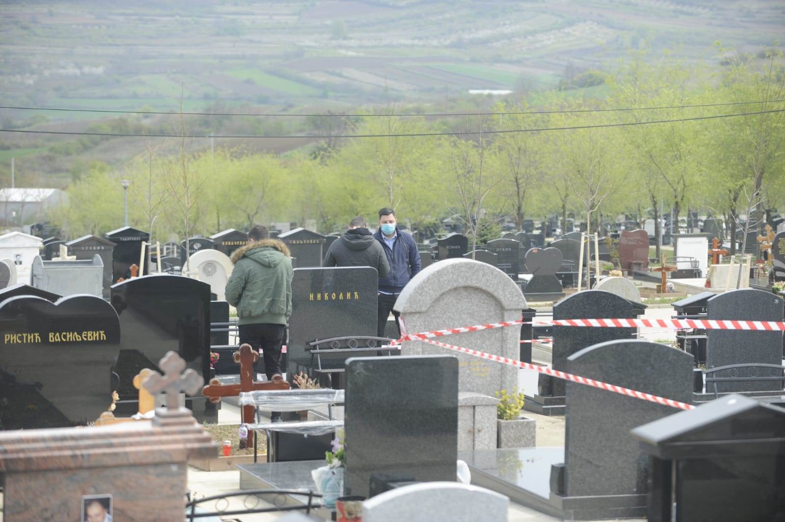beograd groblje pucnjava lesce ranjen mladic tokom parastosa detalji