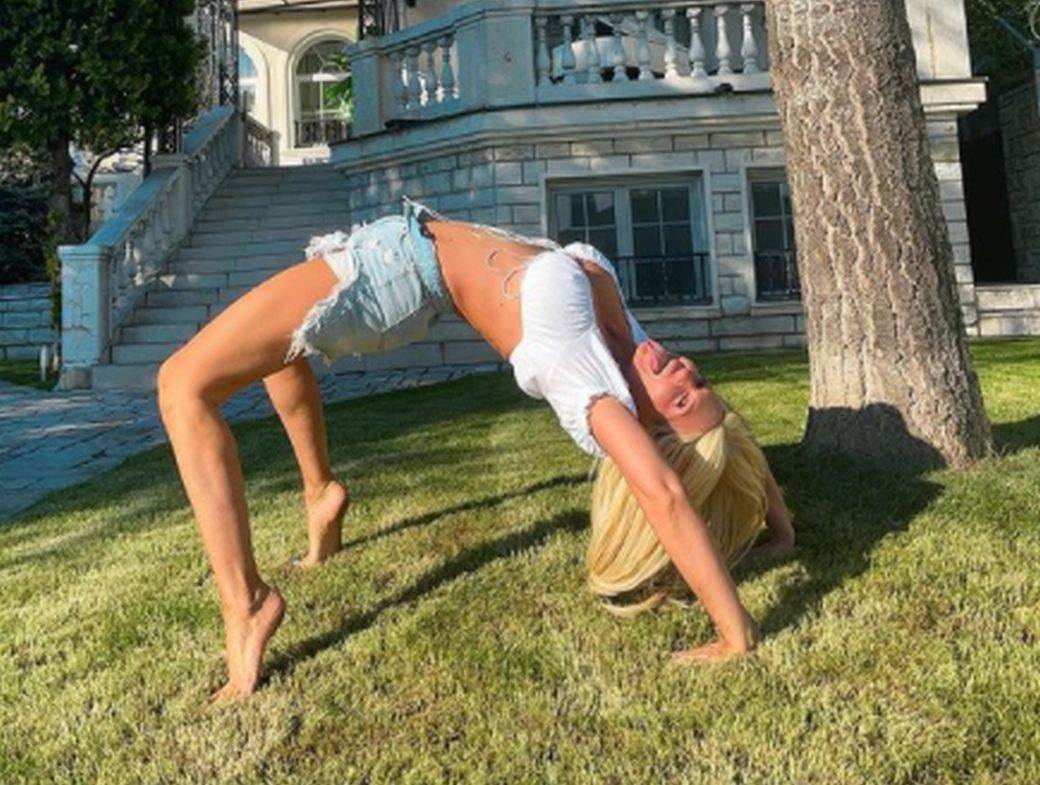 Jelena Karleuša u kupaćem