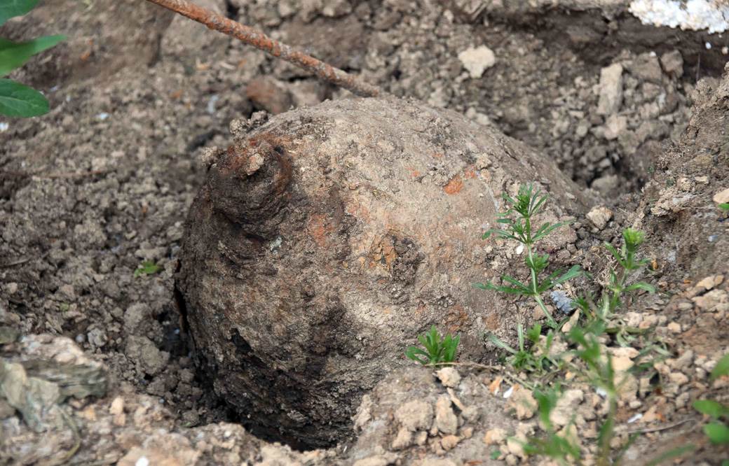 banovo brdo bomba evakuacija uhapsen britanac