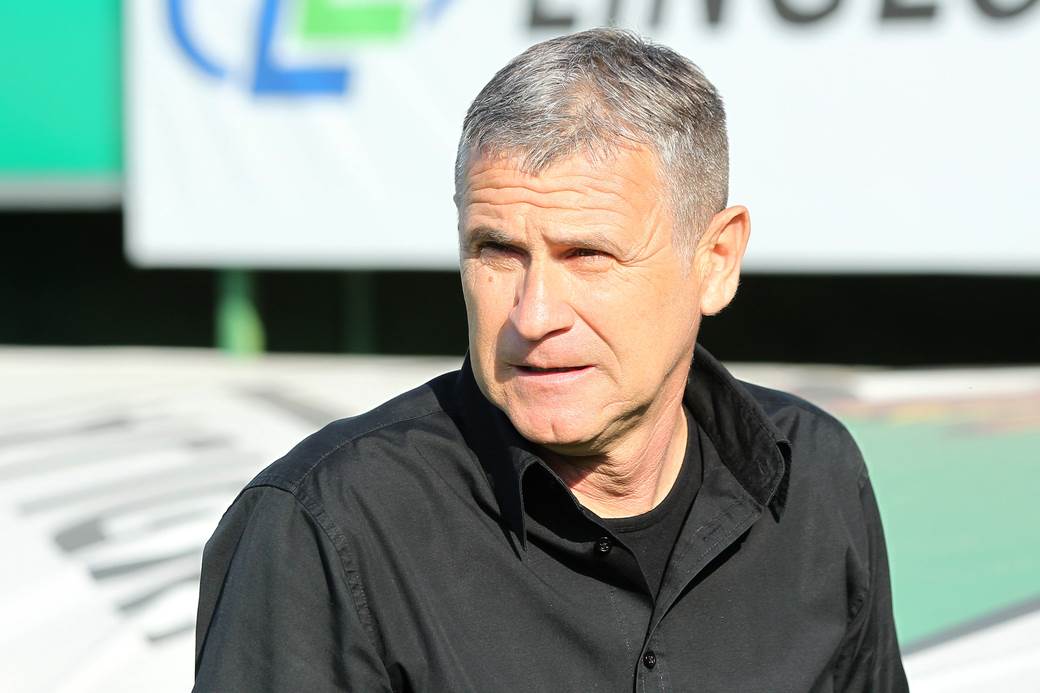 indjija crvena zvezda publika stadion tribine krov superliga foto