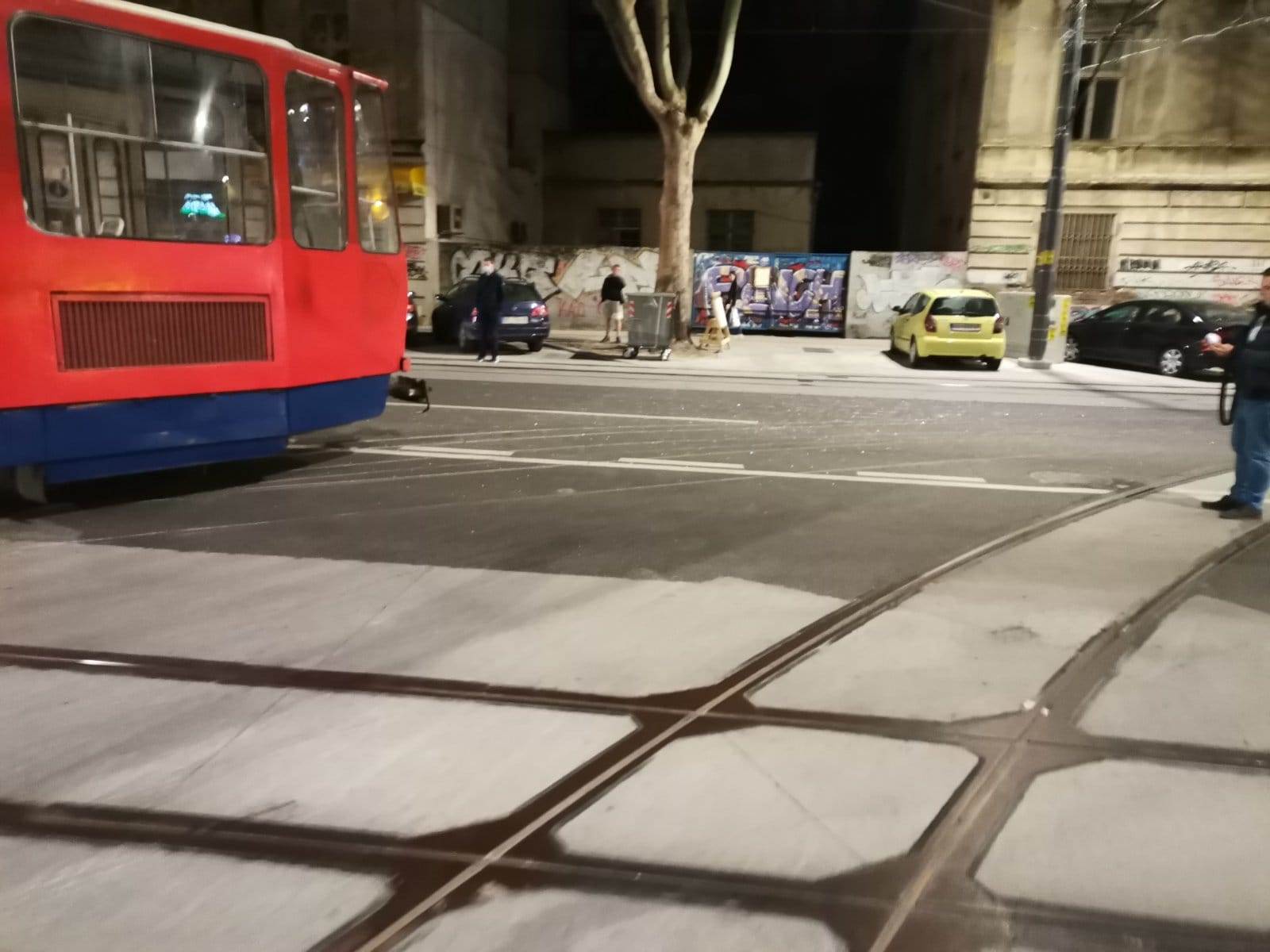 beograd nesreca tramvaj iskocio iz sina fotografija