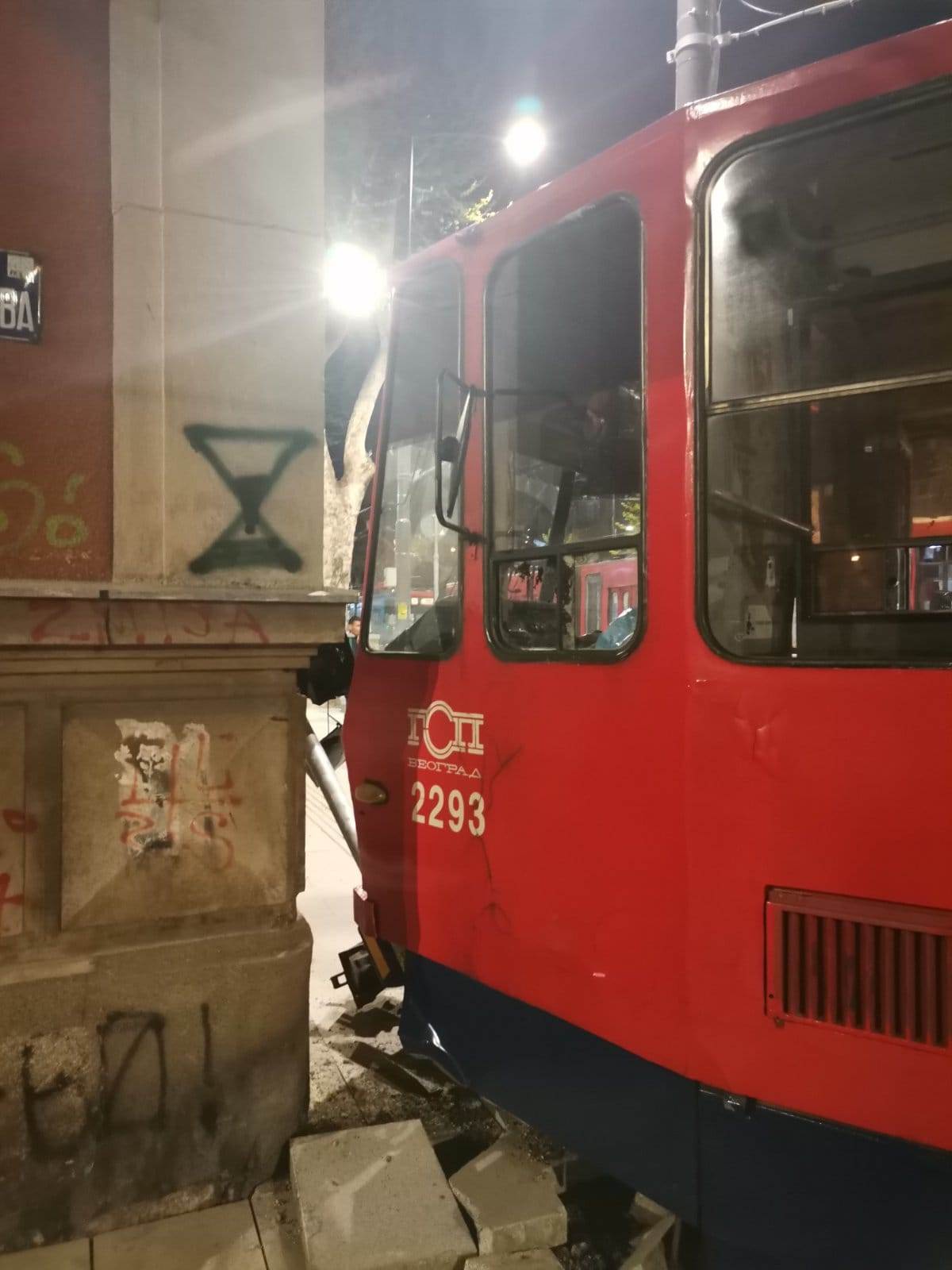 beograd nesreca tramvaj iskocio iz sina fotografija