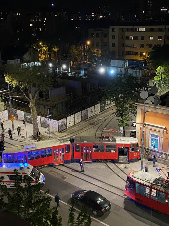 beograd nesreca tramvaj iskocio iz sina fotografija