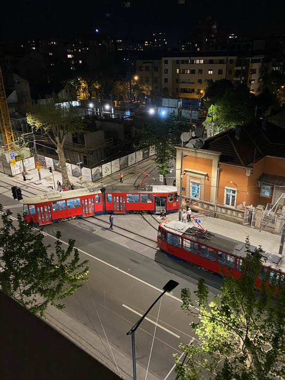beograd nesreca tramvaj iskocio iz sina fotografija