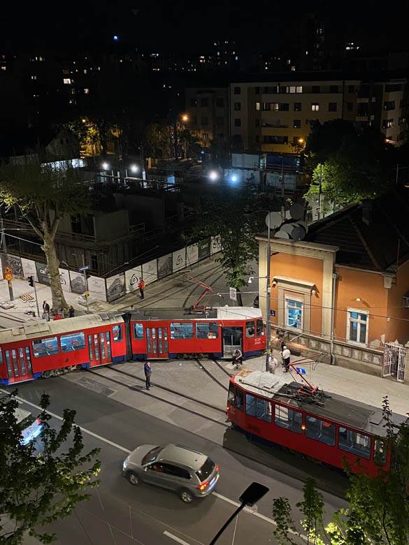 beograd nesreca tramvaj iskocio iz sina fotografija