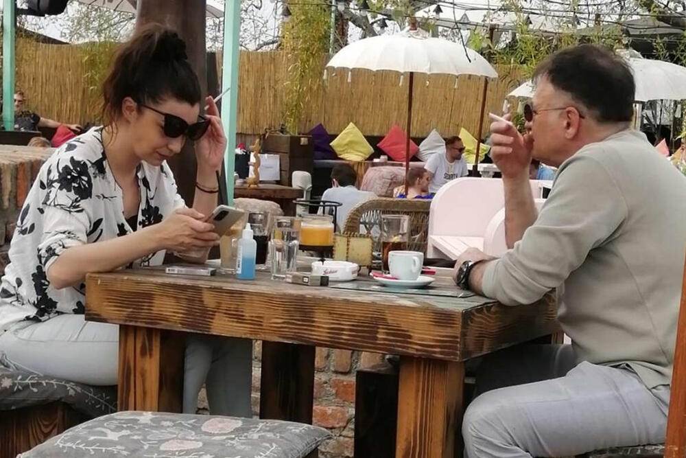 branislav lecic u kaficu sa cerkom foto