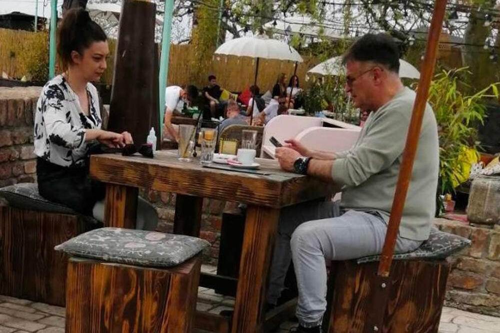 branislav lecic u kaficu sa cerkom foto