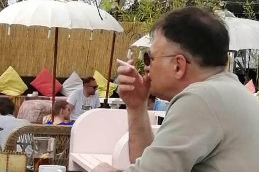 branislav lecic u kaficu sa cerkom foto