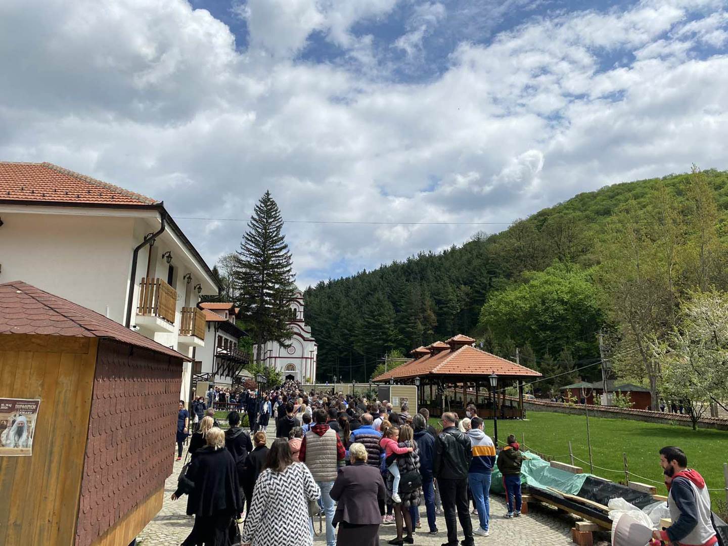 manastir tumane guzve vernici fotografija