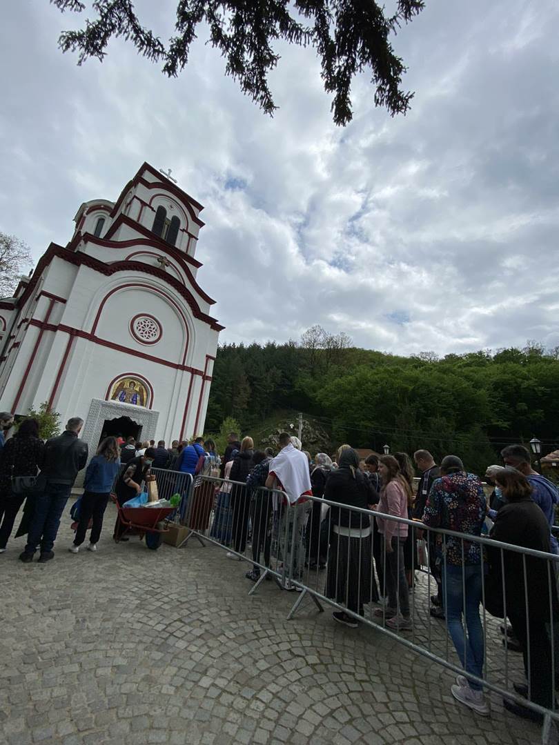 manastir tumane guzve vernici fotografija
