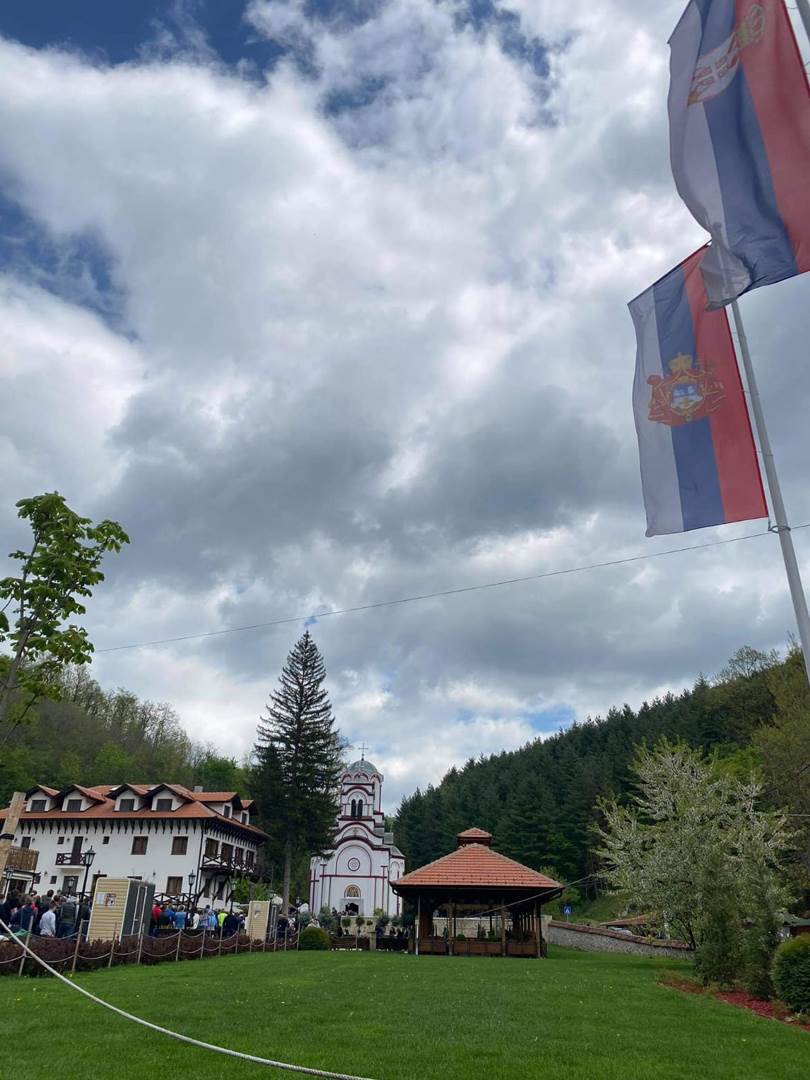 manastir tumane guzve vernici fotografija