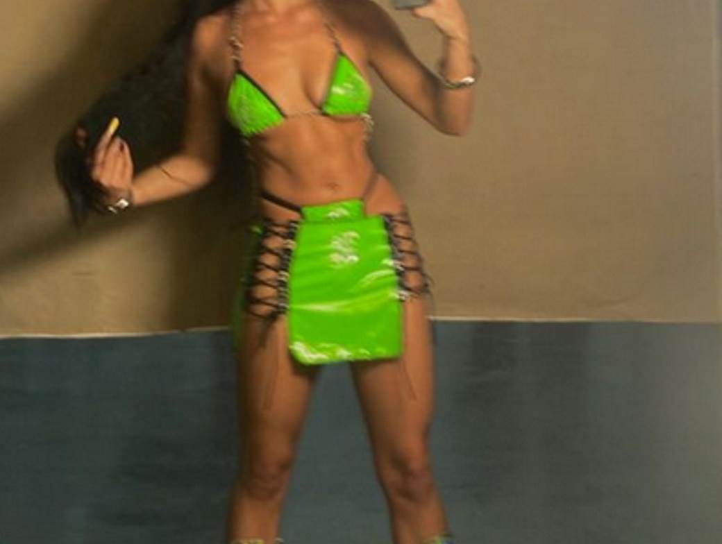 Elena Kitić u miniću