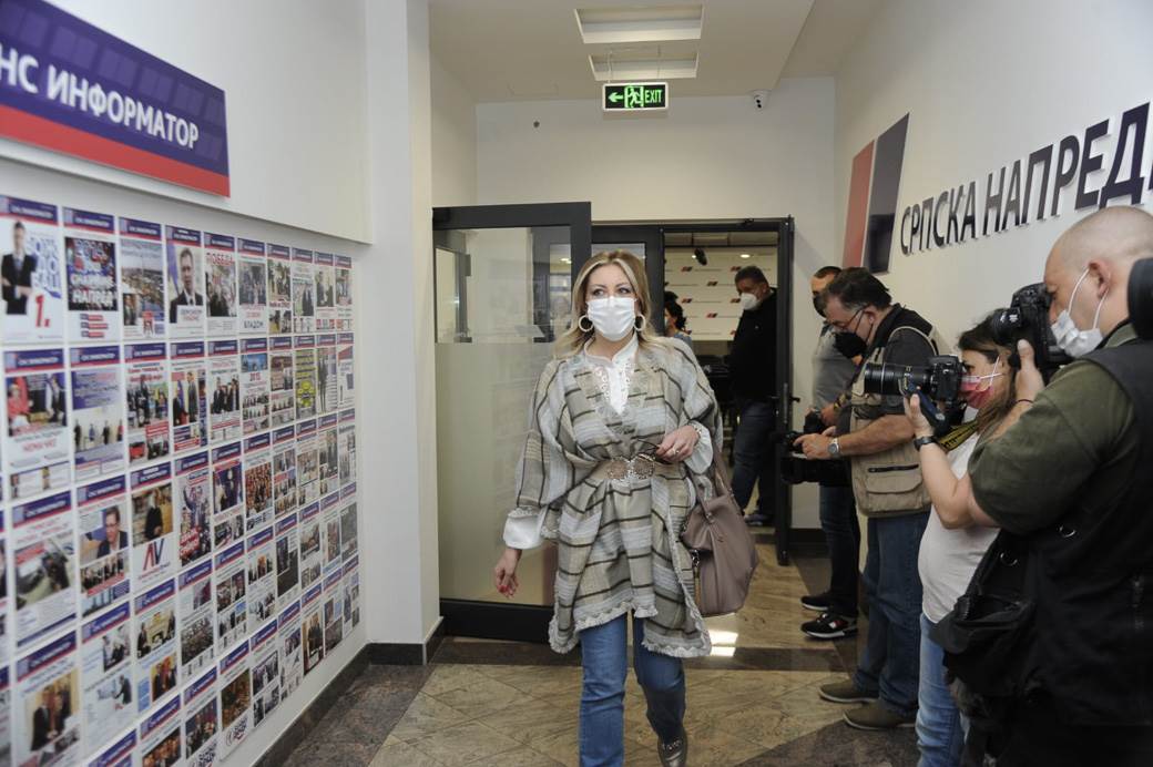 sednica sns aleksandar vucic