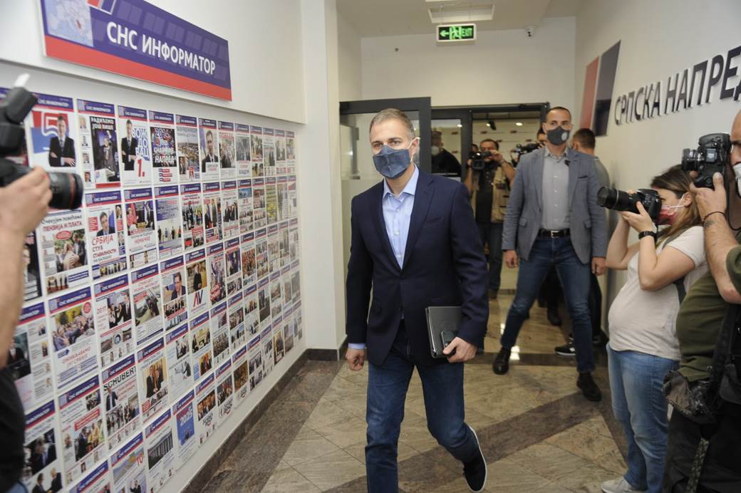 sednica sns aleksandar vucic