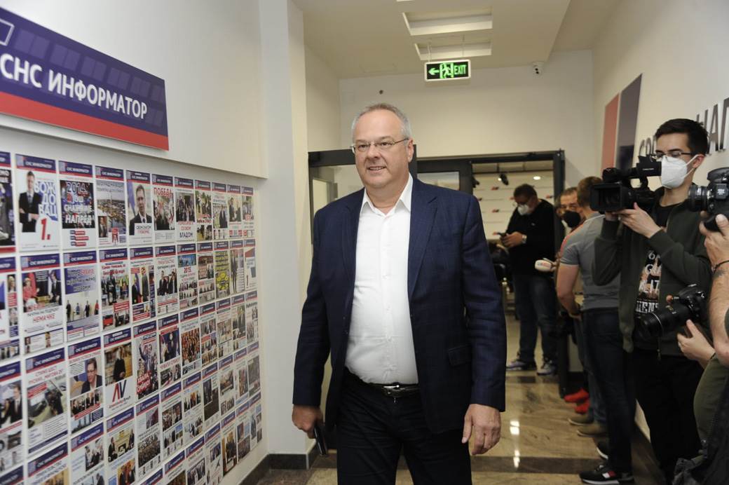 sednica sns aleksandar vucic