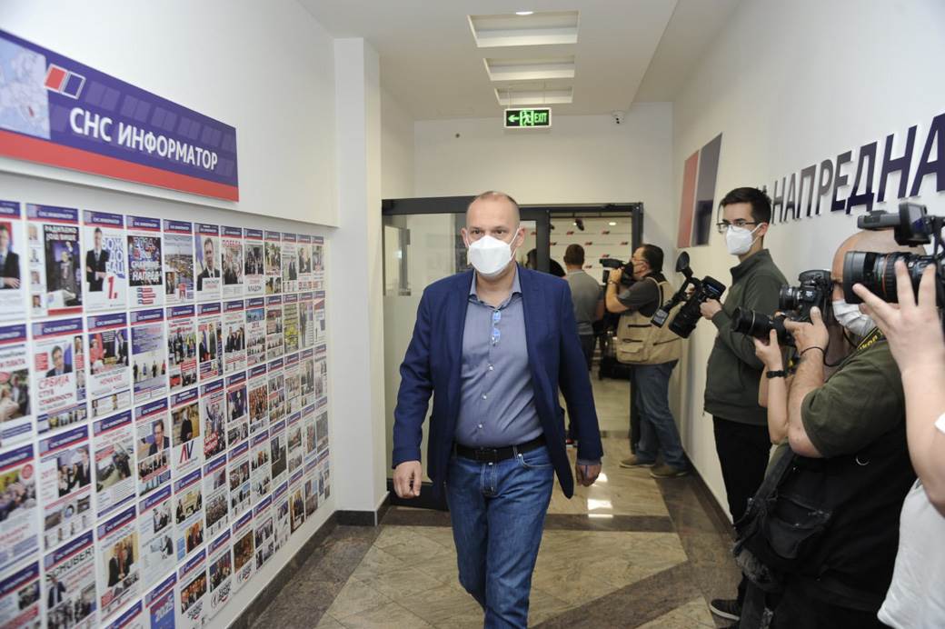 sednica sns aleksandar vucic