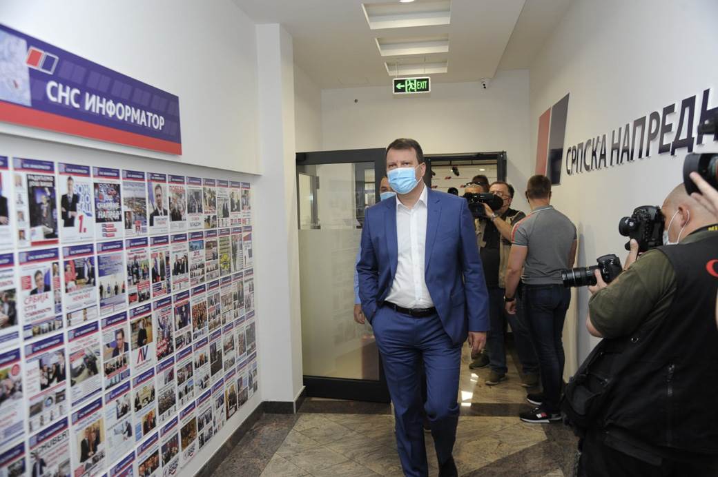 sednica sns aleksandar vucic