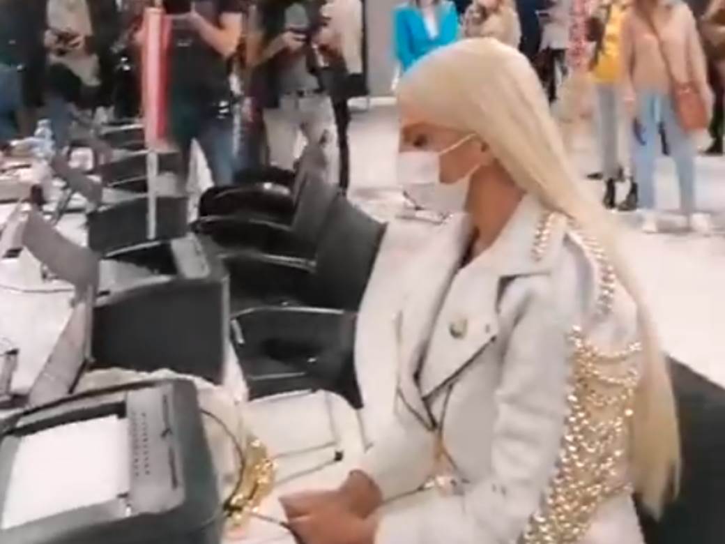 jelena karleusa cena haljine