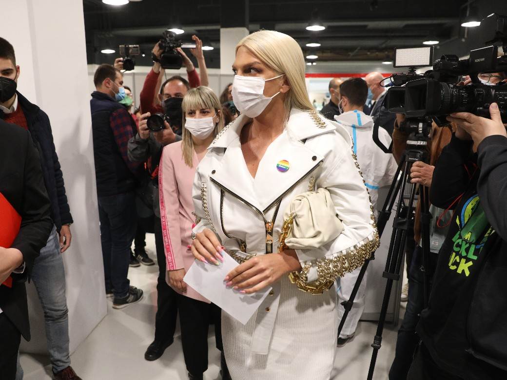 jelena karleusa cena haljine