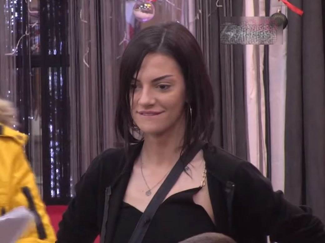 Tara Simov trudna pokazala partnera