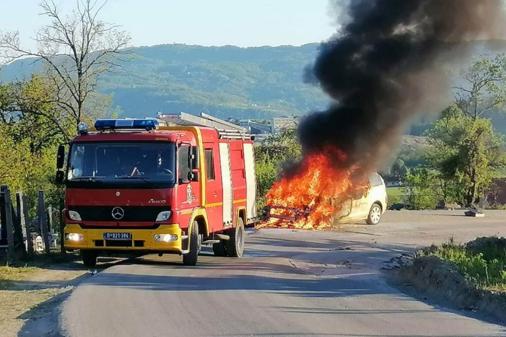 saobracajna nesreca selo vranici cacak upalio se automobil foto