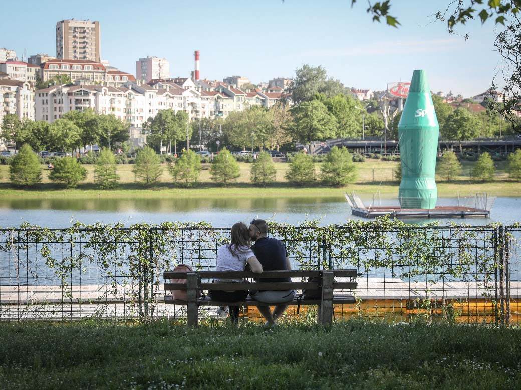 beograd ada ciganlija prvi kupaci lepo vreme fotografija