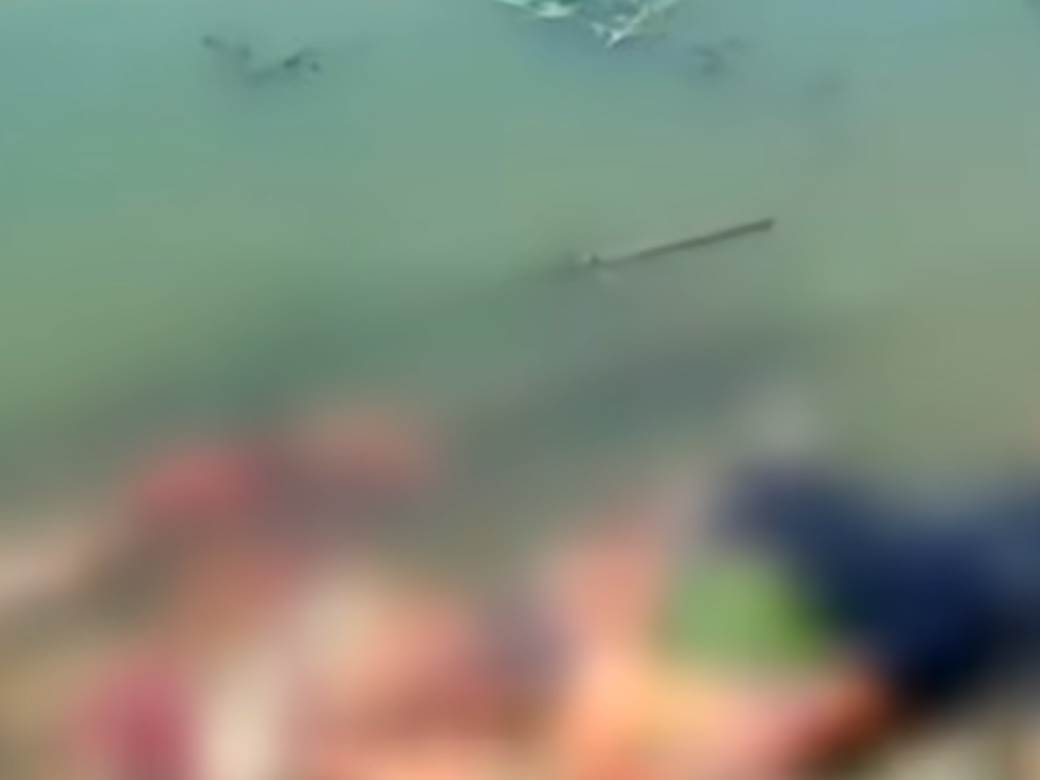 indija korona virus lesevi plutaju rekom video snimak