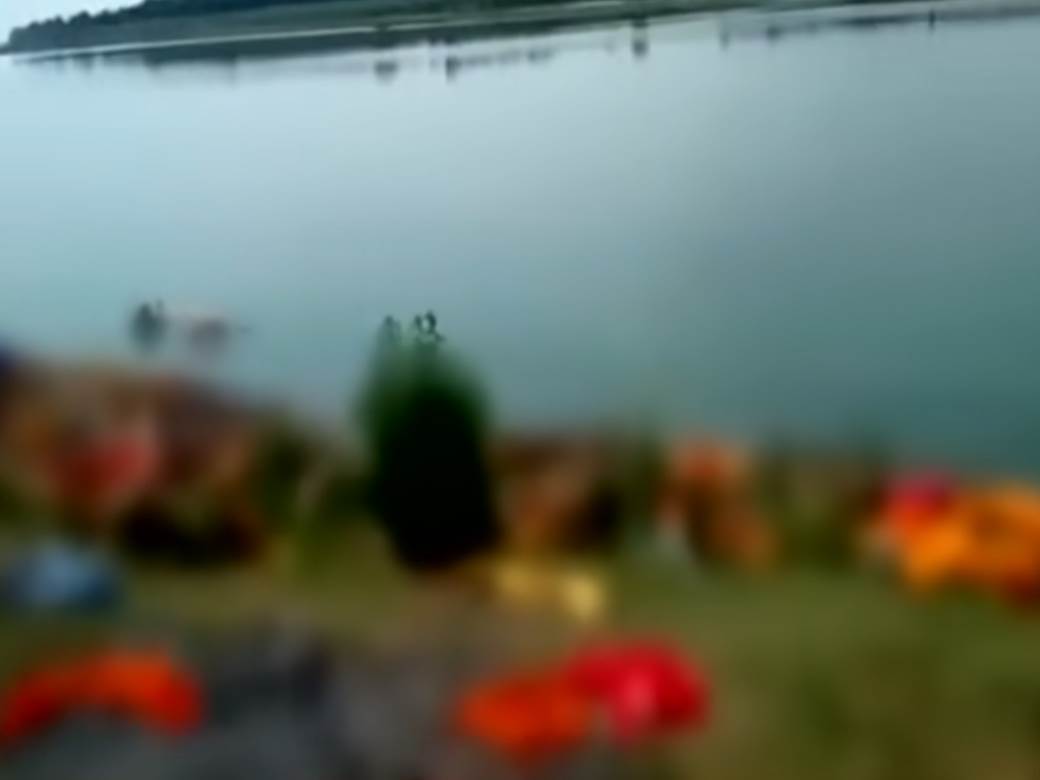 indija korona virus lesevi plutaju rekom video snimak