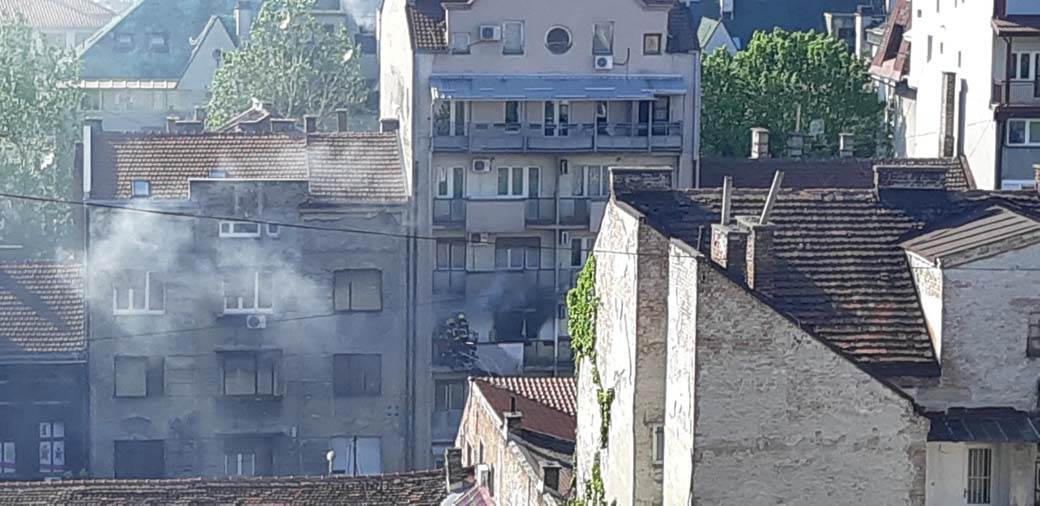 pozar sarajevska covek zaglavljen terasa spasavanje vatrogasci