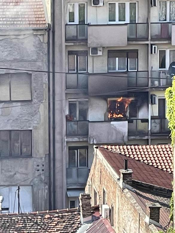 pozar sarajevska covek zaglavljen terasa spasavanje vatrogasci