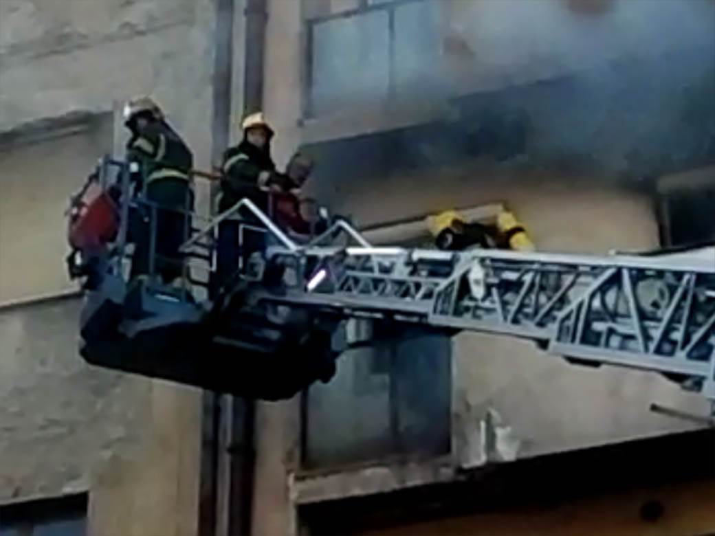 pozar sarajevska covek zaglavljen terasa spasavanje vatrogasci