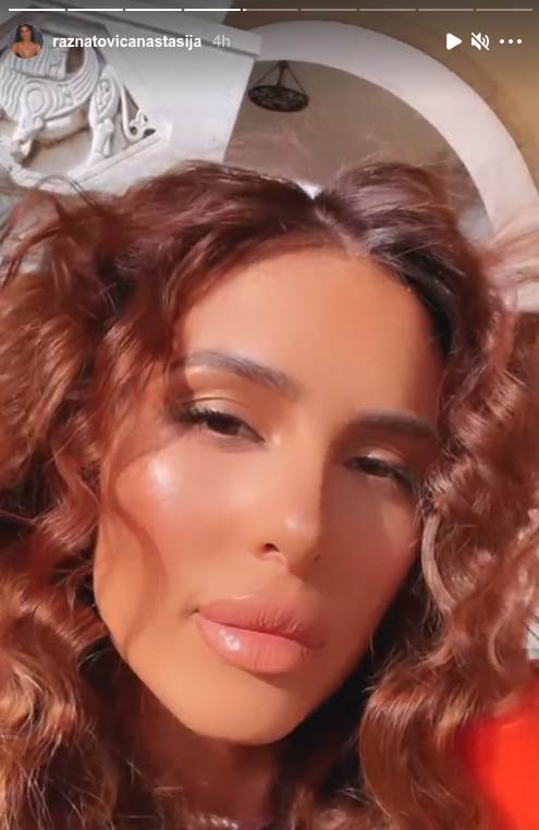 anastasija raznatovic noge frizura 