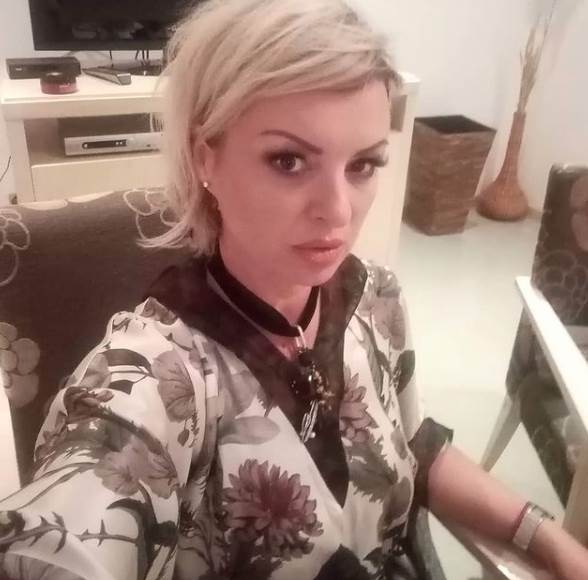 ivana sasic neprepoznatljiva crna duga kosa foto