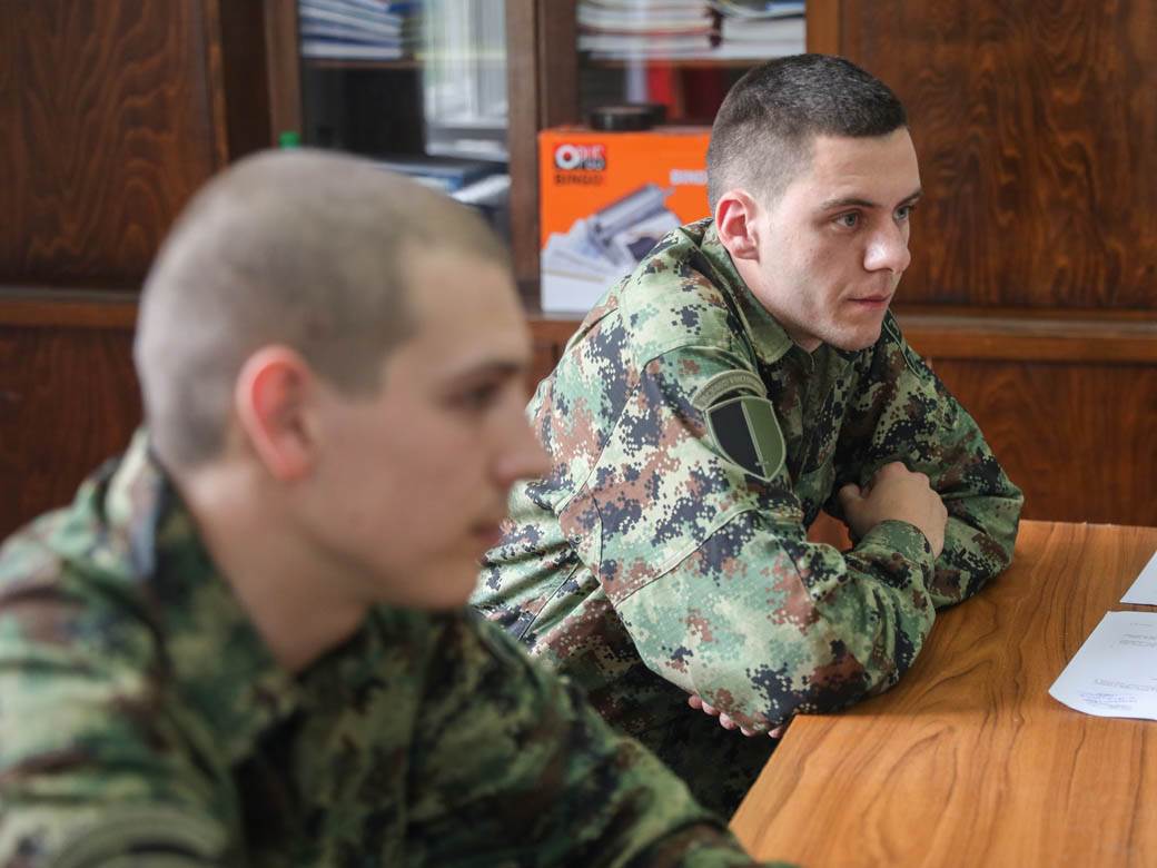 obavezan vojni rok iskustva vojnika u kasarnama prijava uslovi