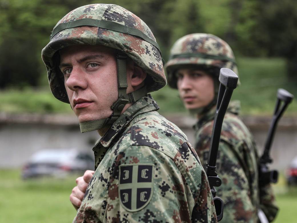 obavezan vojni rok iskustva vojnika u kasarnama prijava uslovi