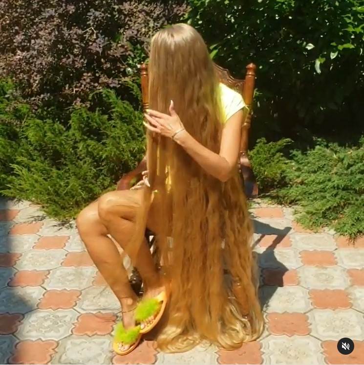 duga kosa zlatokosa kosa duza od dva metra fotografije