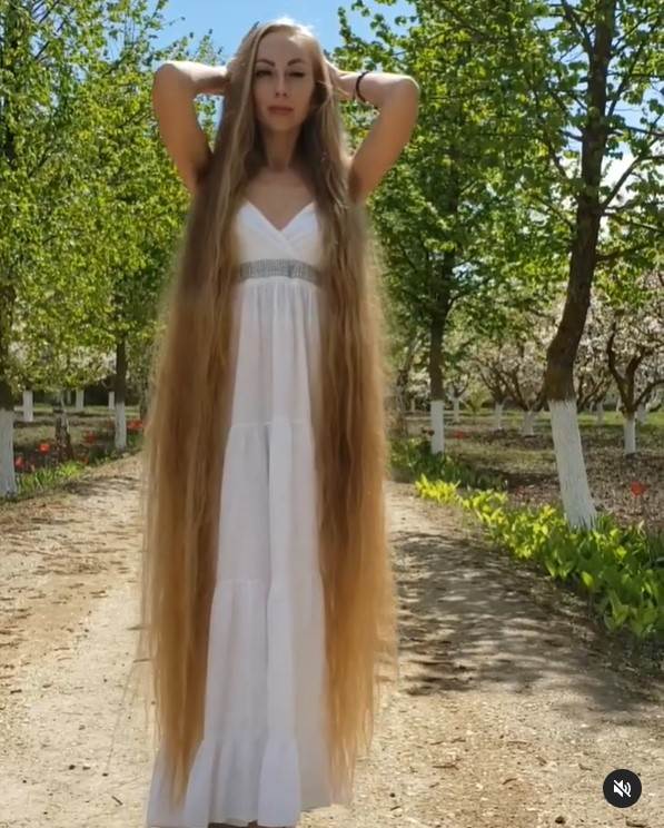 duga kosa zlatokosa kosa duza od dva metra fotografije