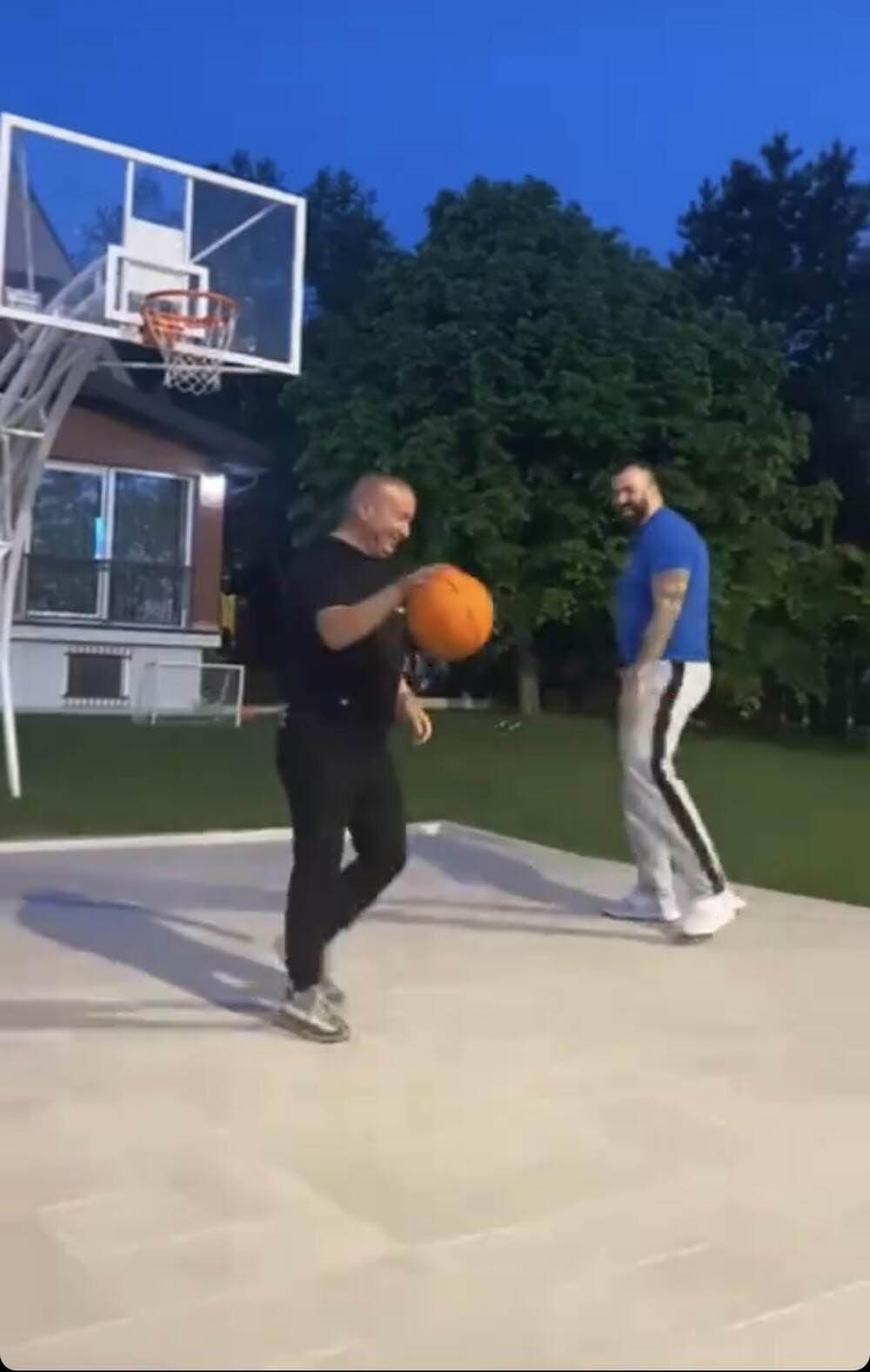 djani nikola pekovic igraju kosarku