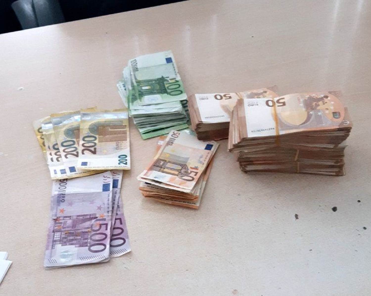 srpski carinici pronasli dusek pun para granica 