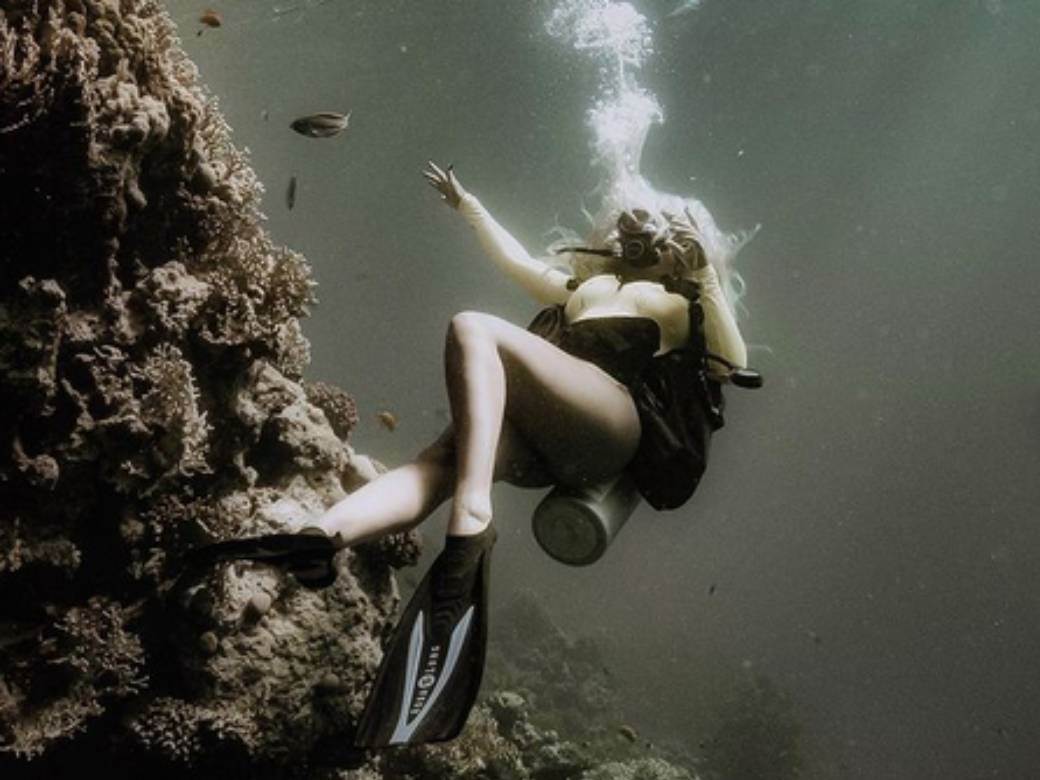 andrea bulgaria pevacica seksi slike u kupacem 